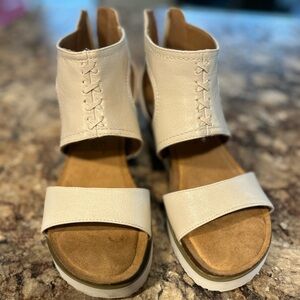 Crème  Boutique by Corky’s